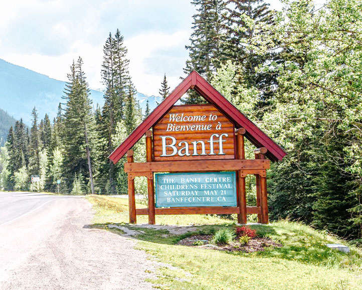 Sign for the town of Banff Canada