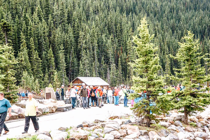 Crowds at Lake Louise