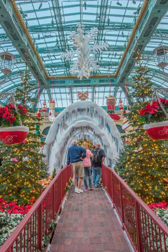 Christmas in Vegas - Festive Things to Do in Las Vegas for the Holidays —  Wear She Wanders - A female travel & fashion blog featuring tips & guides,  travel outfits, photography