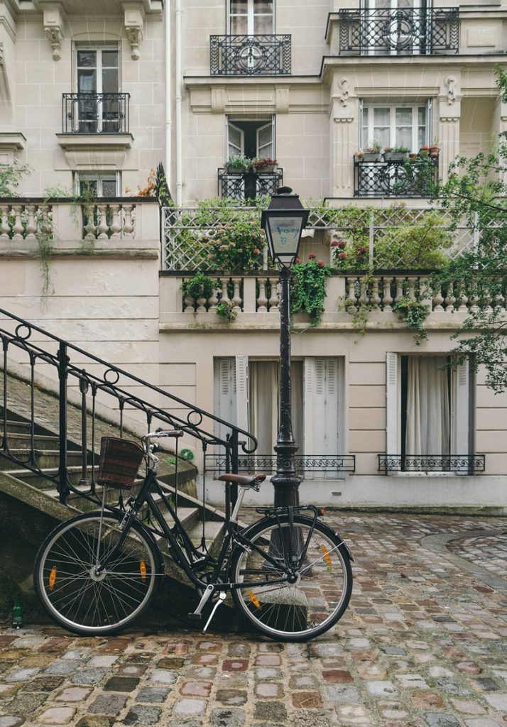 Bike in the street of Paris