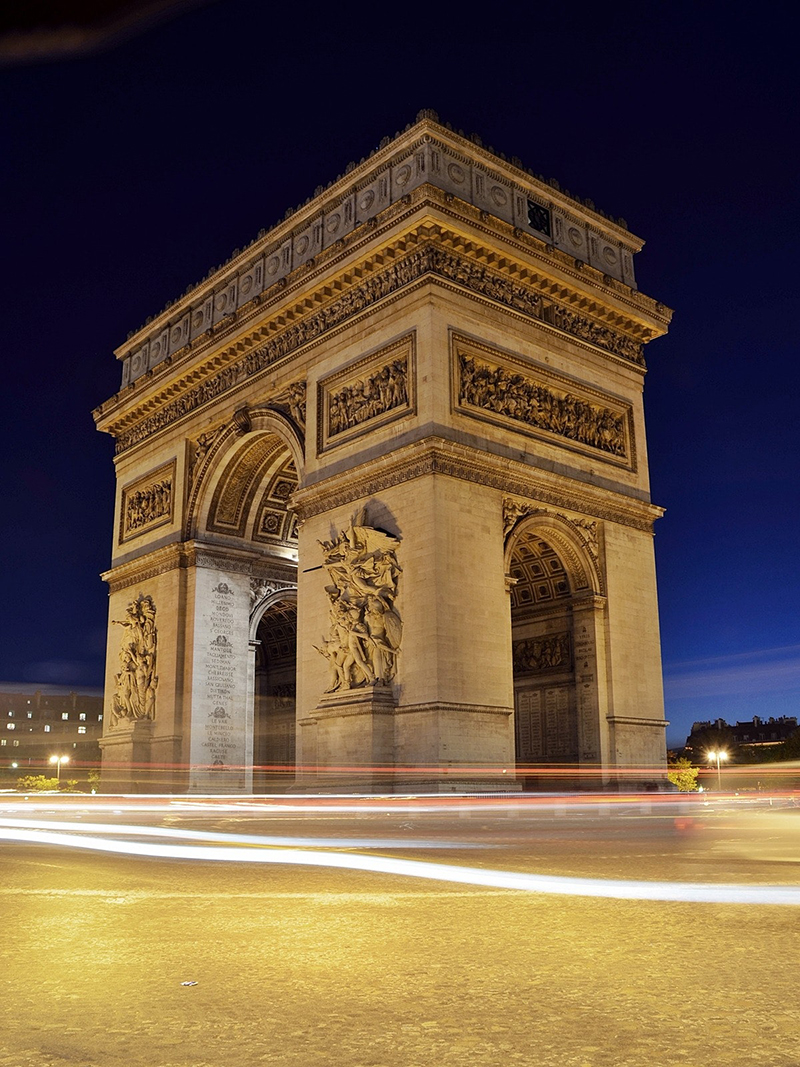 Arc de Triomphe at night 