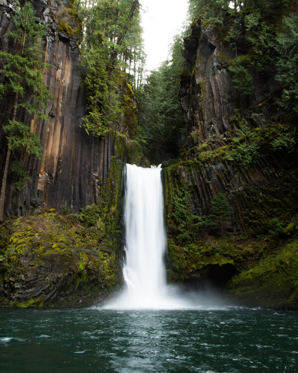 10 Fun Places To Visit in Oregon on a Road Trip - She's Catching Flights