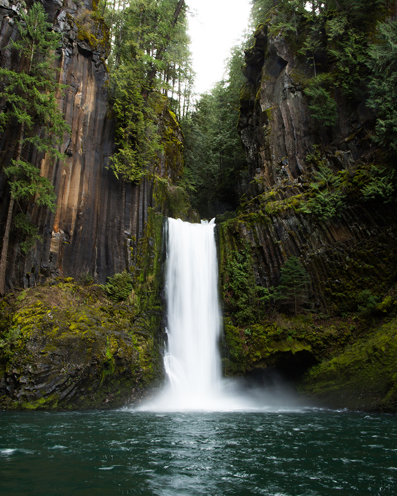 Toketee Waterfall showing the things to do in Oregon